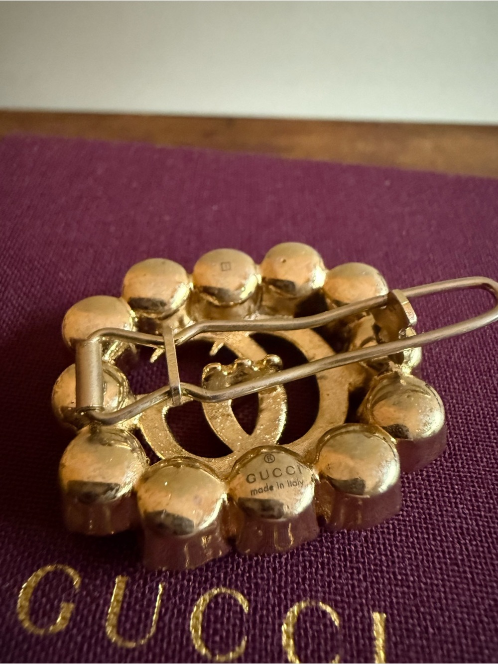 Gucci Marmont Pearl Gold Hair Clip - Picture 5 of 6